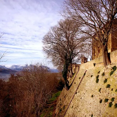 Al Castello Di Montalfoglio